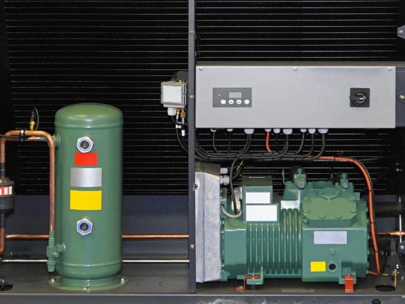 Geothermal heat pump and hot water tank